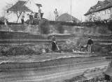 Ein Bild aus den 30er Jahren. Bimsabbau in Mlhofen, deutlich sind die angeschnittenen Grber zu sehen. (Grube Scherer)