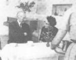 Lotte Schiffler im Gesprch mit Bundeskanzler Konrad Adenauer