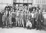 Die Lehrlinge der Firma "Feld & Hahn"  in den ersten Jahren nach dem 2.Weltkrieg, mit ihren Ausbildern 
