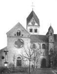 Die alte Kirche St. Medardus in Bendorf. Nicht gezeigt sind die Anbauten der kathl. Kirchengemeinde aus dem 18. und 19. Jahrhundert (rechts neben den kleinen Trmchen)